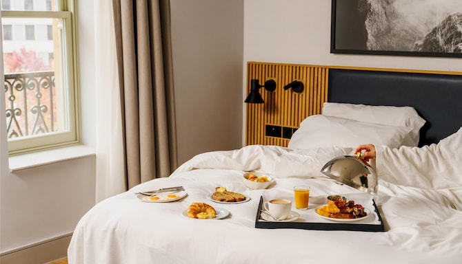 Radisson Blu Hotel, Sheffield - Breakfast in bed
