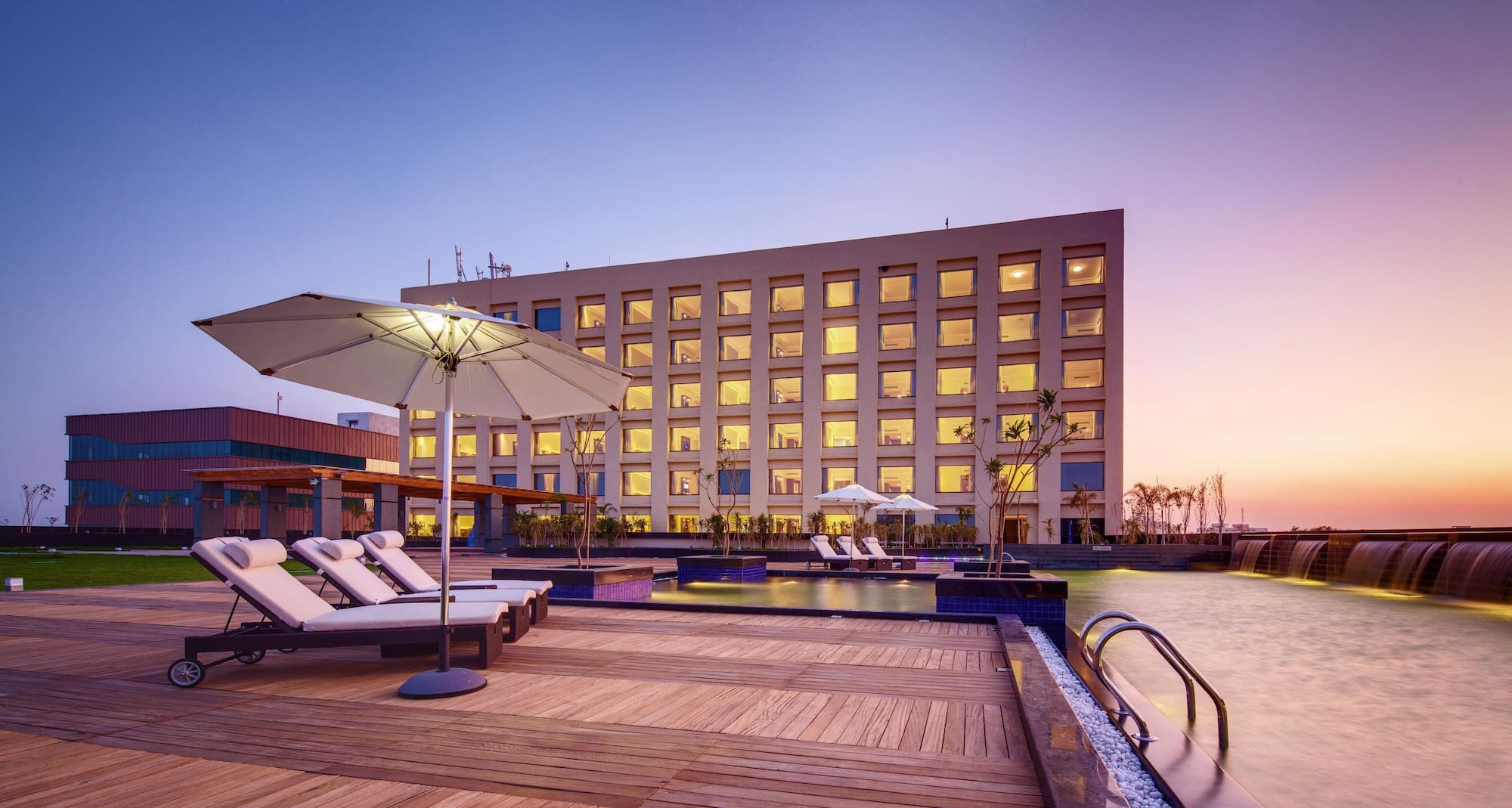 Balaji Sarovar Premiere Solapur - Exterior