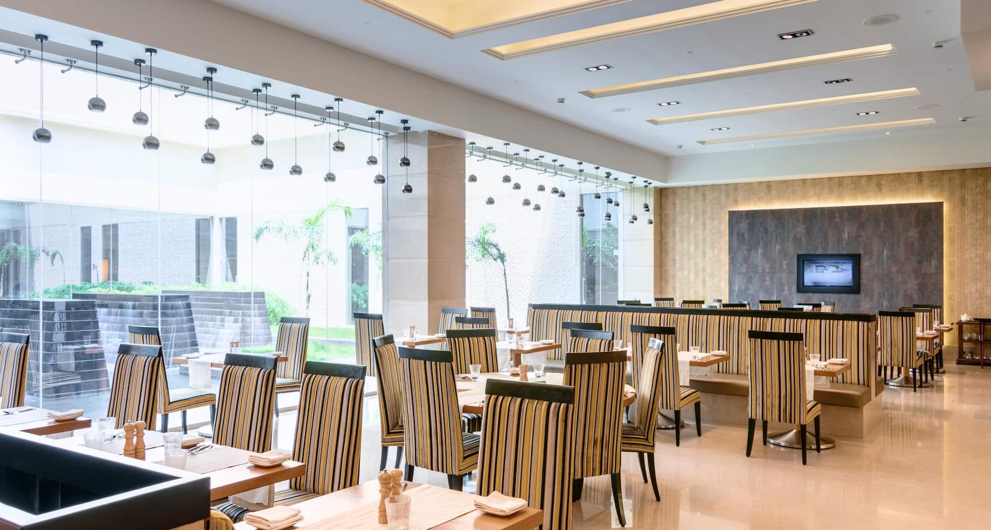 Balaji Sarovar Premiere Solapur - Restaurant