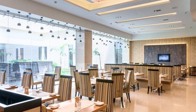 Balaji Sarovar Premiere Solapur - Restaurant