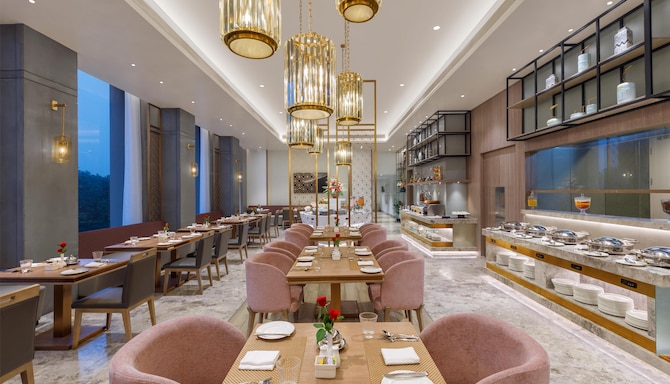 Bellevue Sarovar Portico Junagadh - Restaurant