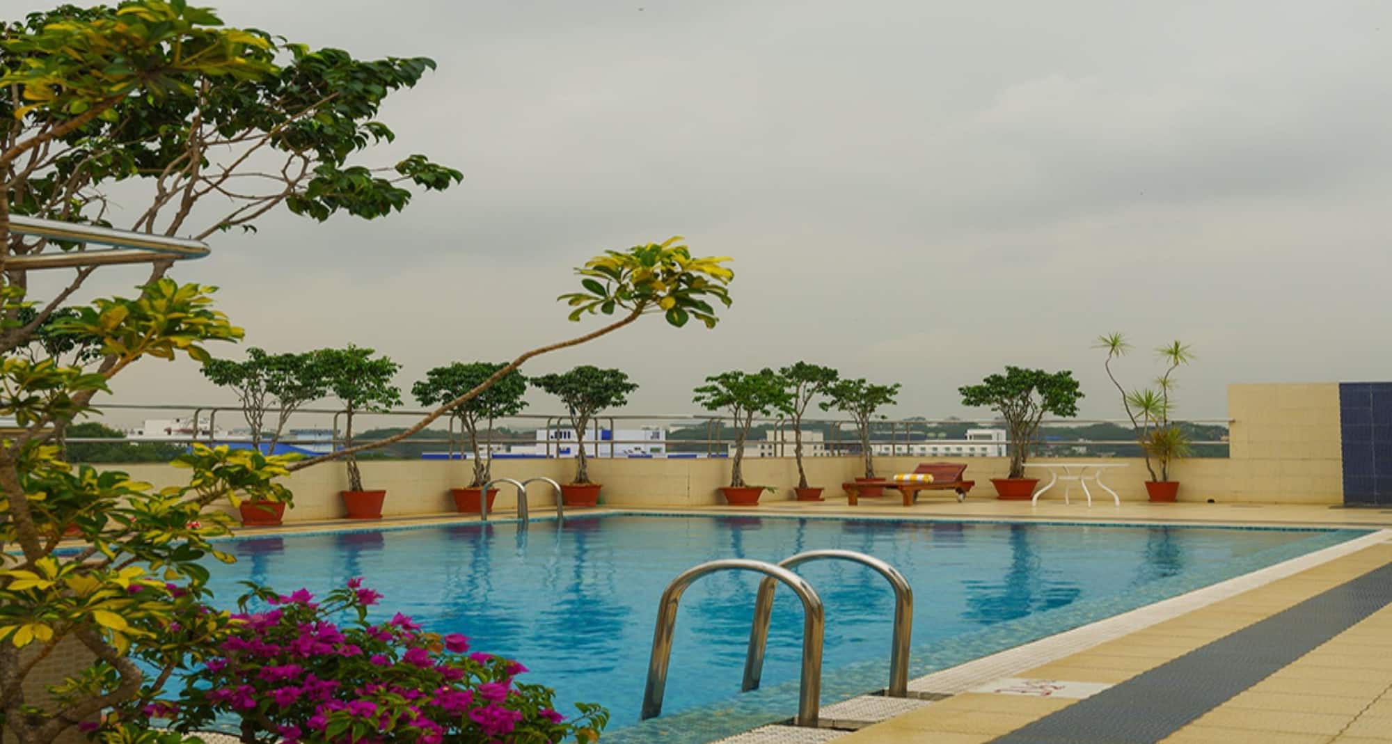 Classic Sarovar Portico Thiruvananthapuram - Swimming Pool