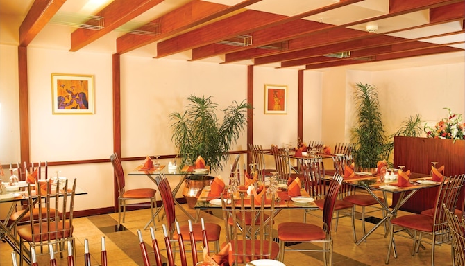 Classic Sarovar Portico Thiruvananthapuram - Restaurant