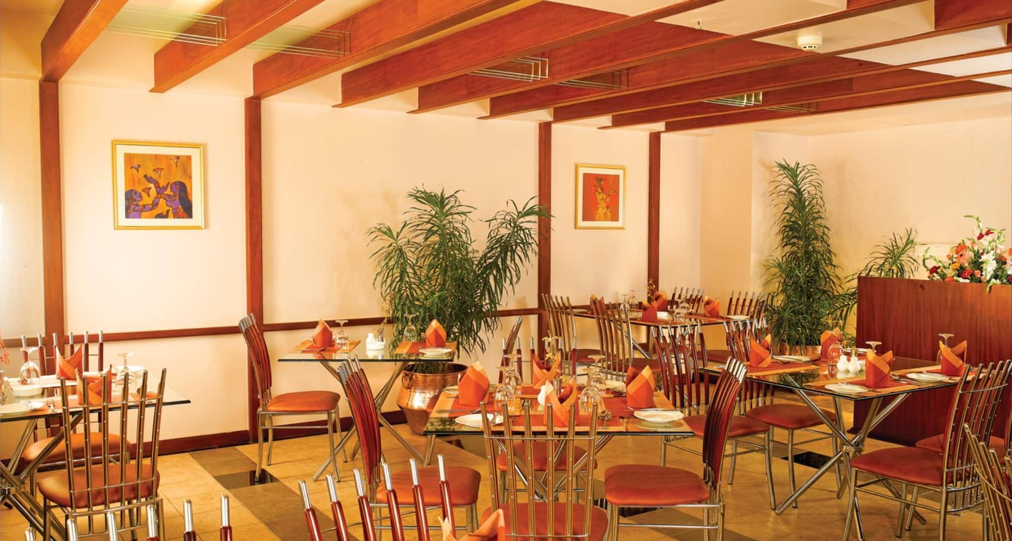 Classic Sarovar Portico Thiruvananthapuram - Restaurant
