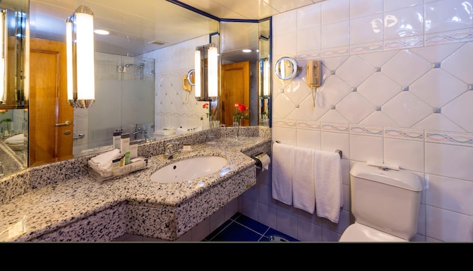 CONCORDE EL SALAM CAIRO BY ROYAL TULIP - Superior Room Bathroom