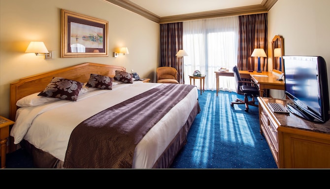 CONCORDE EL SALAM CAIRO BY ROYAL TULIP - Superior King Bedroom