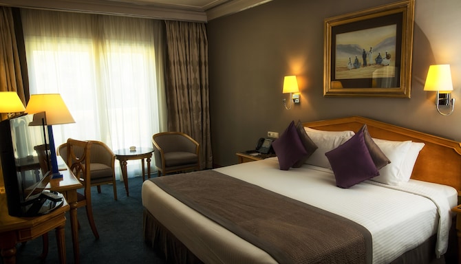 CONCORDE EL SALAM CAIRO BY ROYAL TULIP - Superior King Bedroom