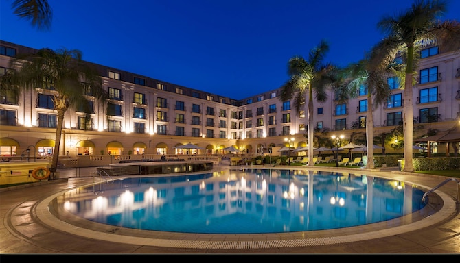 CONCORDE EL SALAM CAIRO BY ROYAL TULIP - Hotel Swimming Pool at Night