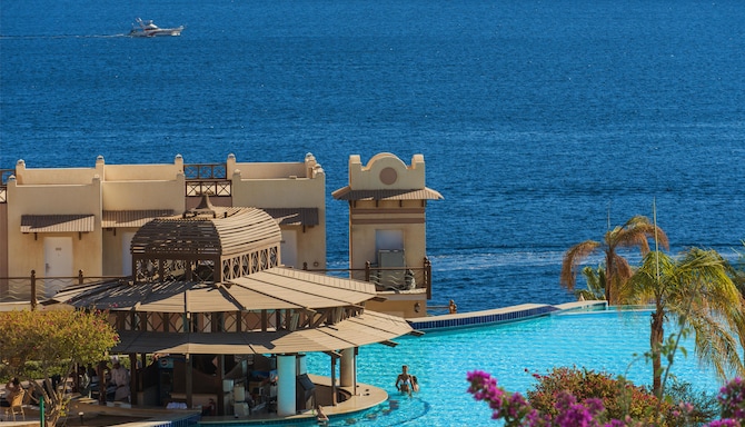 CONCORDE EL SALAM SHARM EL SHEIKH BY ROYAL TULIP - Main Sea and Pool Photo