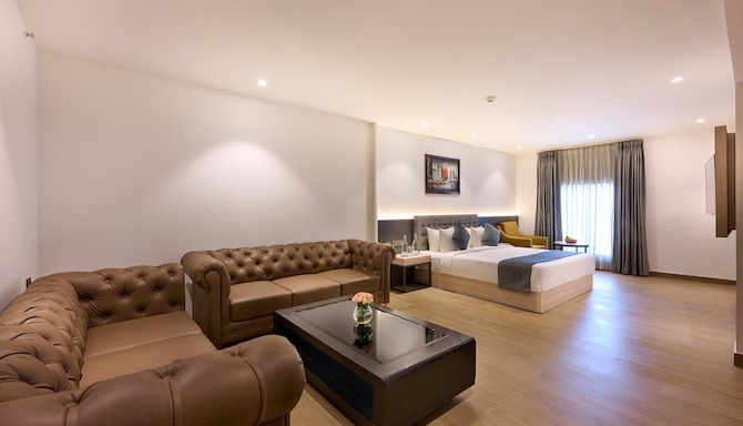 DELITE SAROVAR PORTICO FARIDABAD - Delite Sarovar