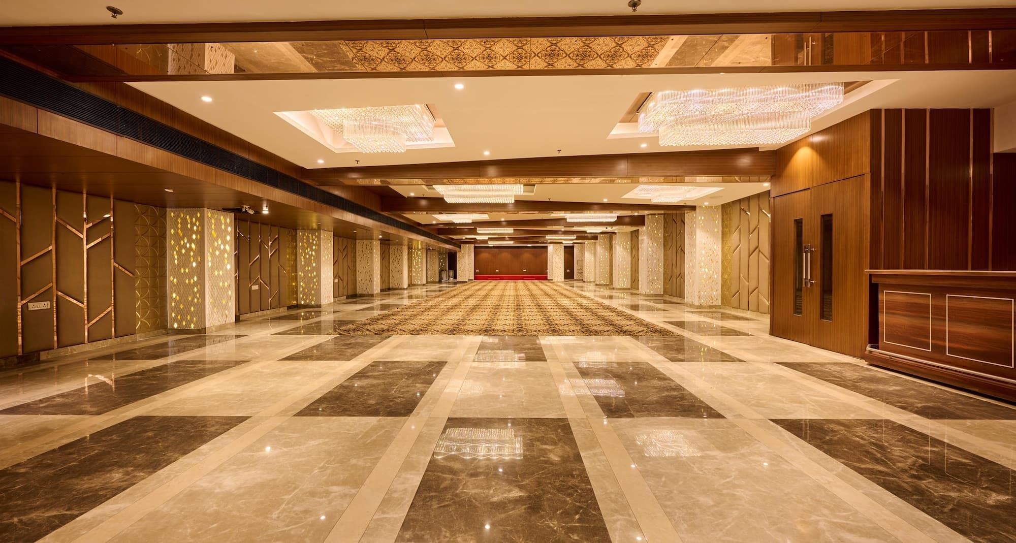 DELITE SAROVAR PORTICO FARIDABAD - Mariage
