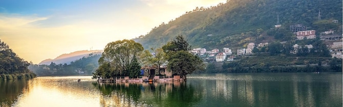 Destination Pages Louvre - South Asia - ICE BHIMTAL INDIA GT DESKTOP