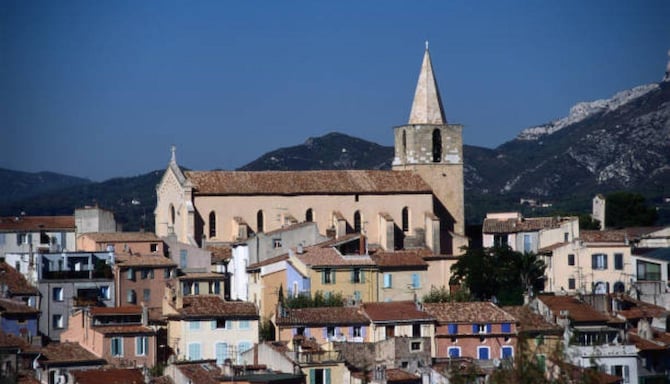 Destination Pages Louvre - Southern Europe and Mediterranean - AUBAGNE FRANCE NN DESKTOP