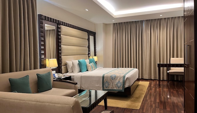DEVENTURE SAROVAR PORTICO KAPASHERA - DELUXE ROOM