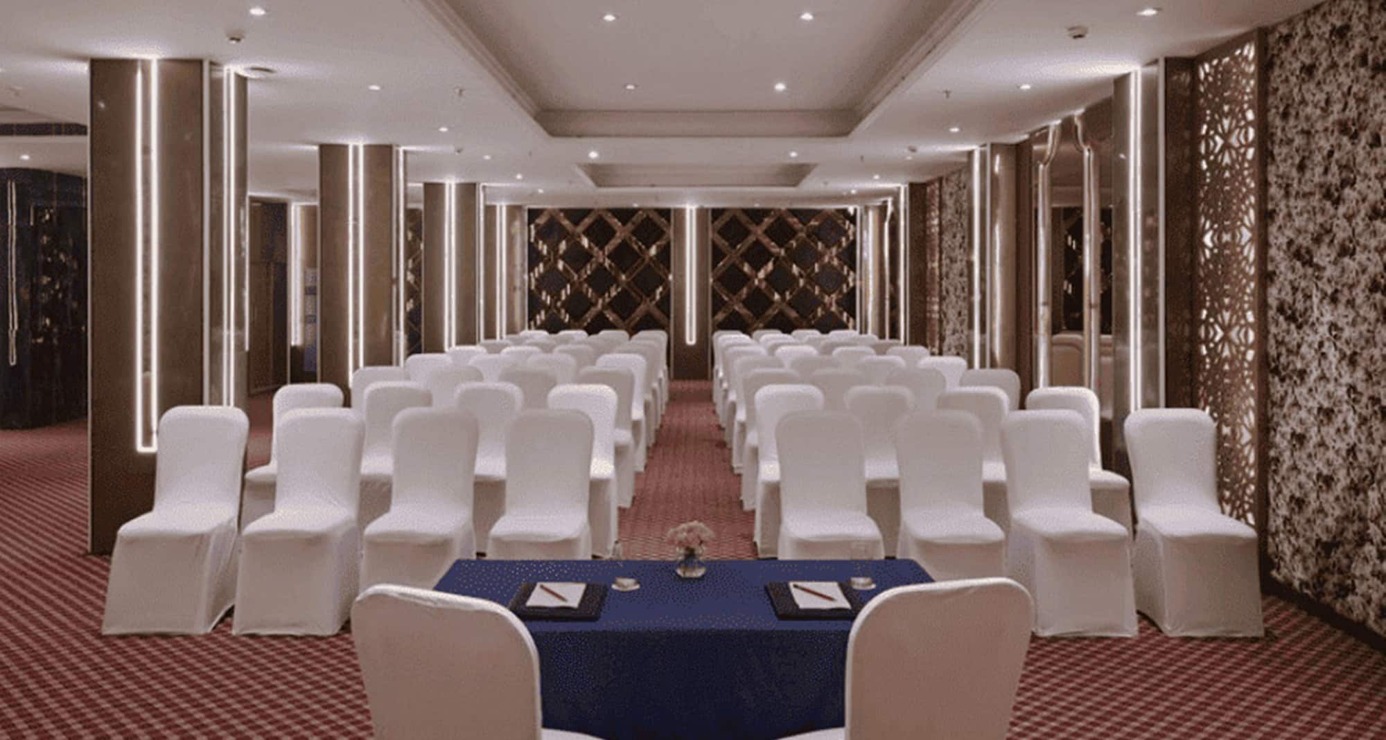 Deventure Sarovar Portico Patel Nagar New Delhi - CONFERENCE ROOM DEVENTURE SAROVAR PORTICO PATEL
