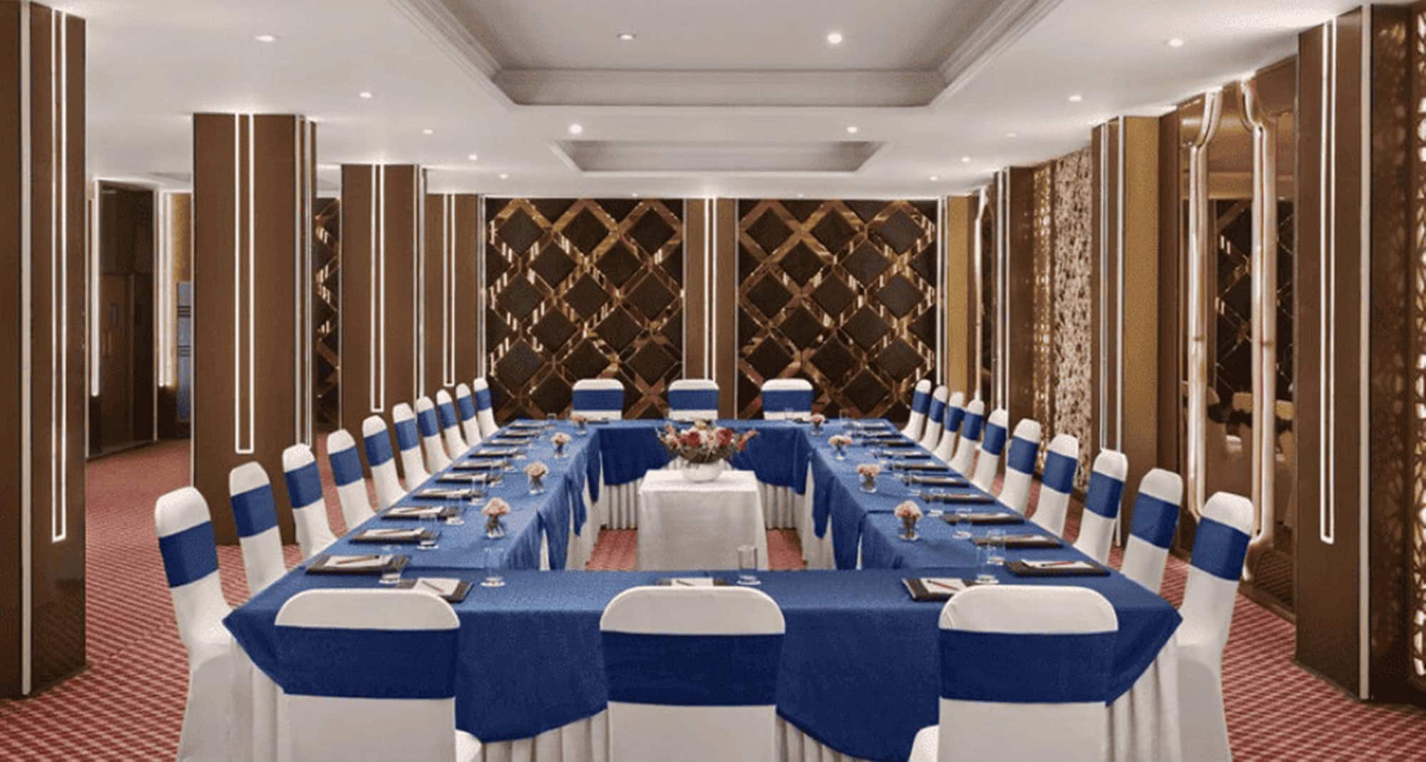 Deventure Sarovar Portico Patel Nagar New Delhi - CONFERENCE ROOM DEVENTURE SAROVAR PORTICO PATEL