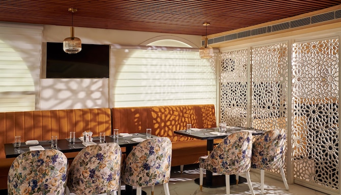 Deventure Sarovar Portico Patel Nagar New Delhi - Restaurant