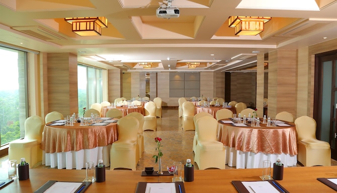 Efcee Sarovar Portico Bhavnagar - Ballroom