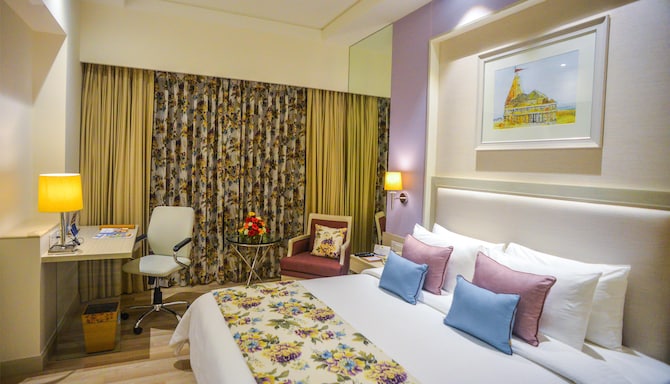 Efcee Sarovar Premiere Bhavnagar - Deluxe Double Bed
