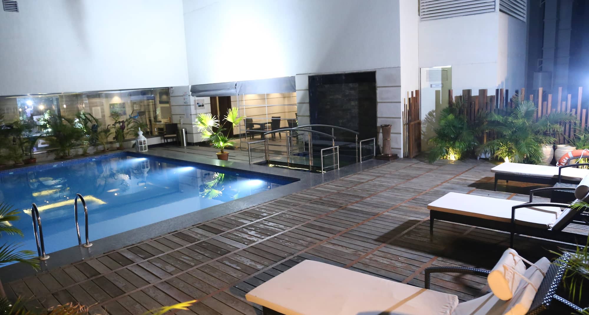 Efcee Sarovar Premiere Bhavnagar - Swimming Pool