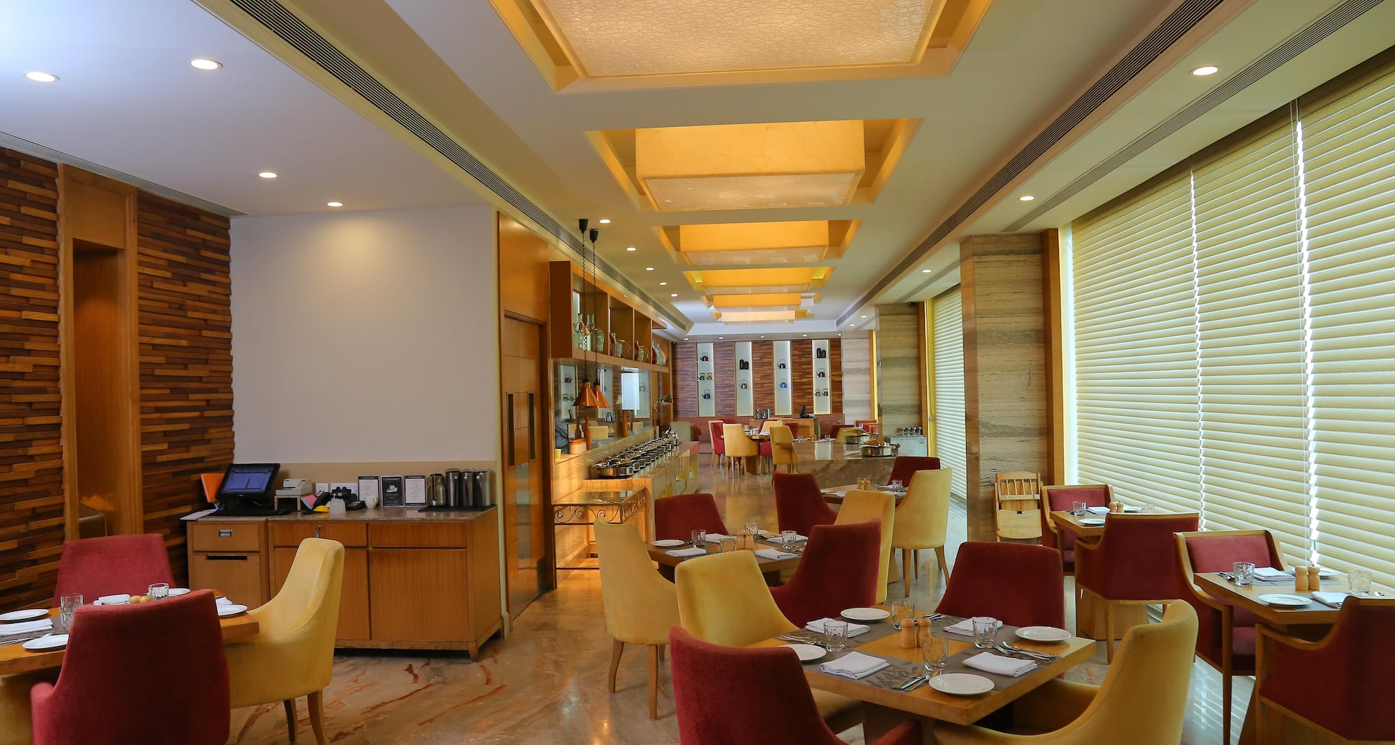 Efcee Sarovar Premiere Bhavnagar - All day dining restaurant - Victoria 23