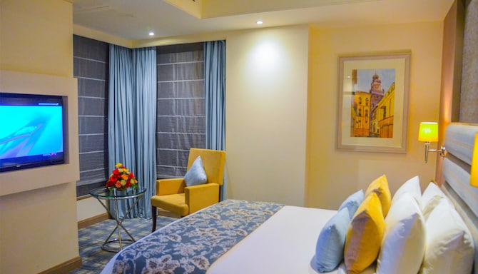 Efcee Sarovar Premiere Bhavnagar - execuitve suite
