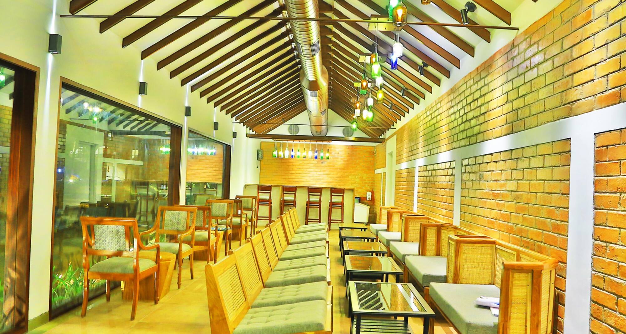 Estuary Sarovar Portico Poovar - Sura Bar