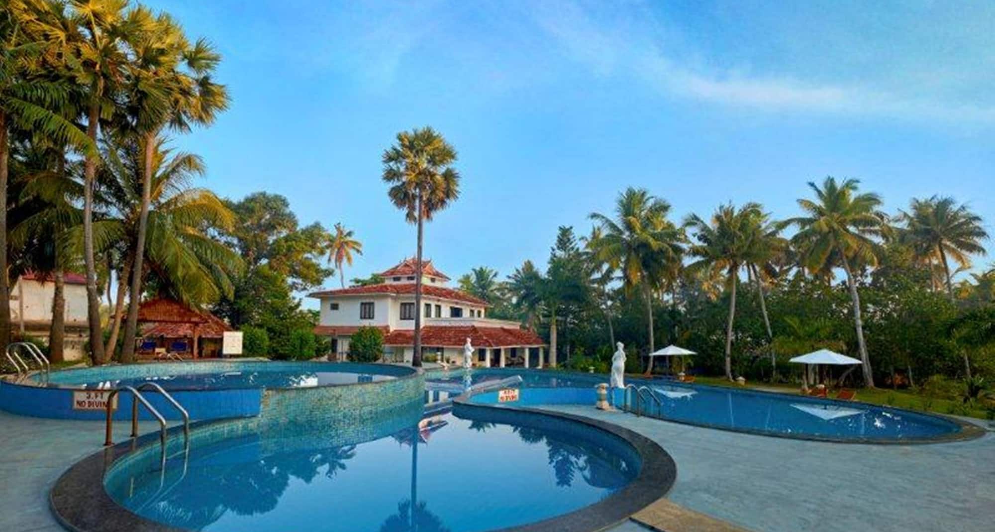 Estuary Sarovar Portico Poovar - Pool