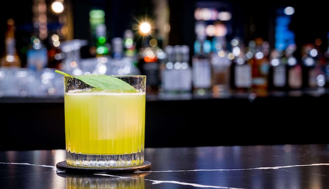 Restaurants & Bars - Lime cocktail
