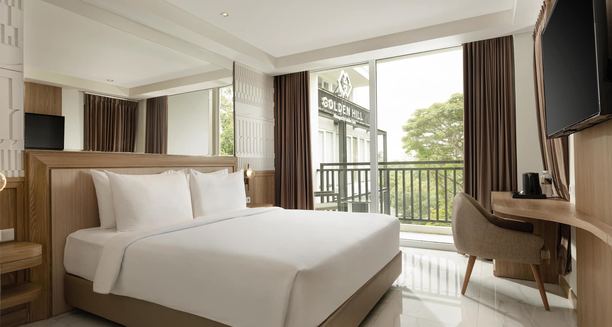 Golden Hill By Golden Tulip - Deluxe King Balcony