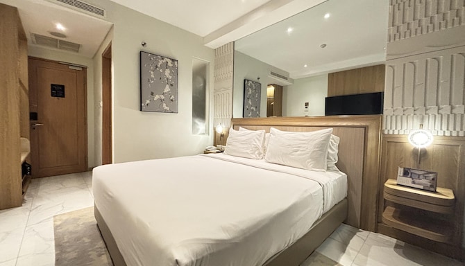 Golden Hill By Golden Tulip - Premier Lagoon Room