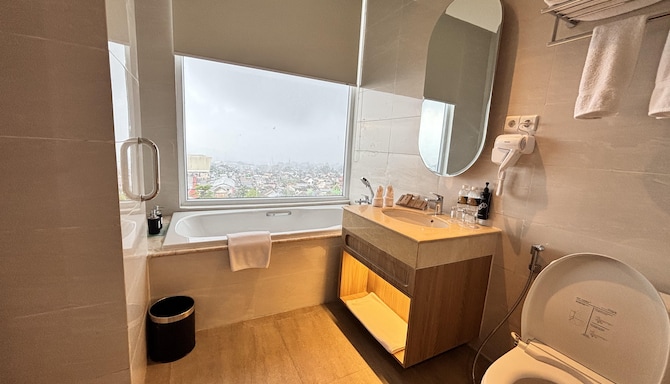 Golden Hill By Golden Tulip - Family Suite Bathroom