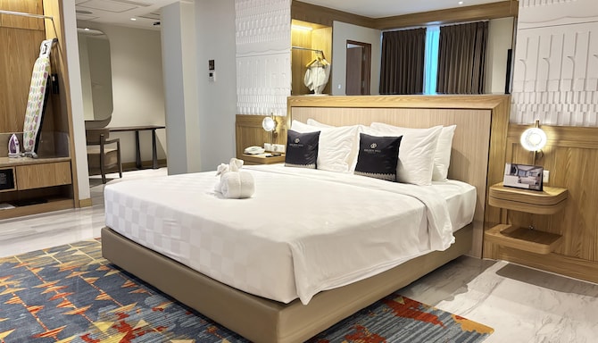 Golden Hill By Golden Tulip - Family Suite Room