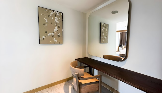 Golden Hill By Golden Tulip - Family Suite Livingroom