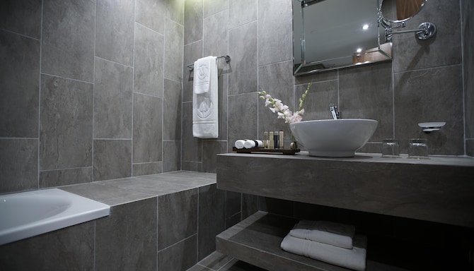 Royal Tulip Achrafieh - Toilet accesories