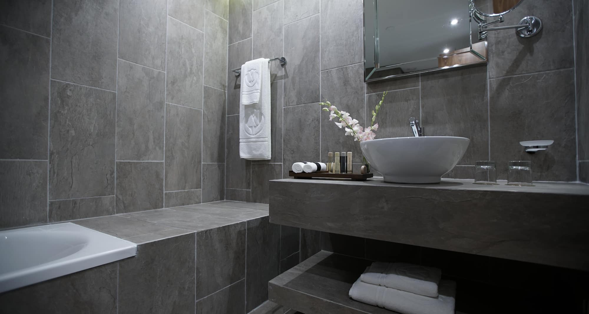 Royal Tulip Achrafieh - Toilet accesories