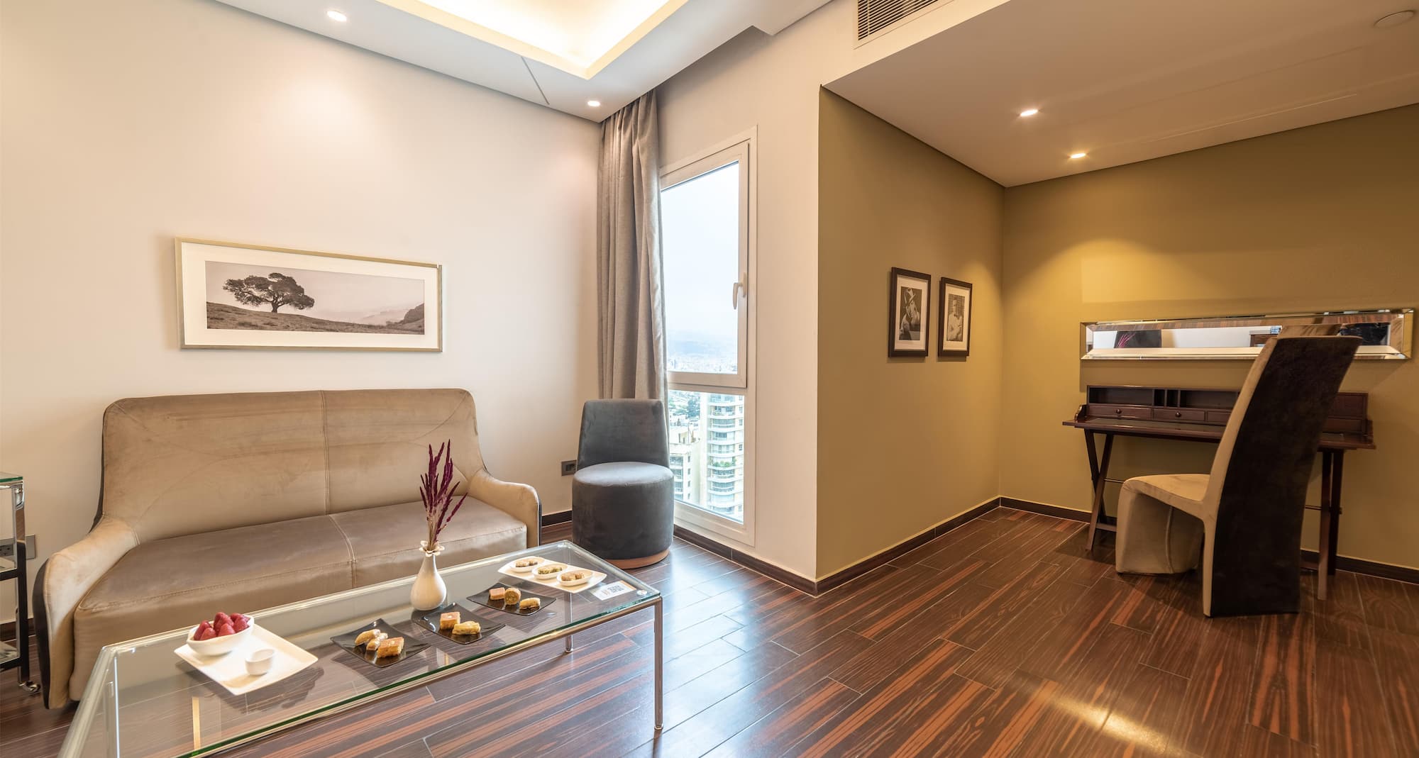 Golden Tulip Achrafieh - Diplomate Suite Salon Room