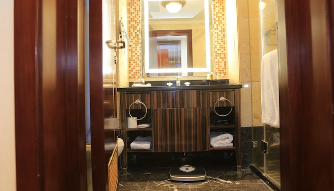 Golden Tulip Addis Ababa - Guest bathroom