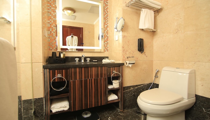 Golden Tulip Addis Ababa - Guest bath room