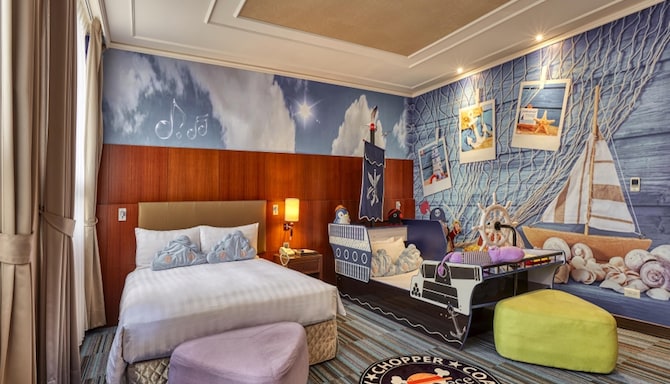 Golden Tulip Aesthetic Hotel Miaoli - parent child ocean war