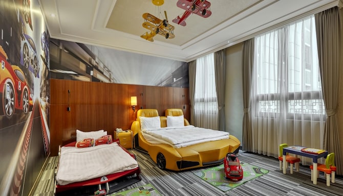 Golden Tulip Aesthetic Hotel Miaoli - parent child room racing