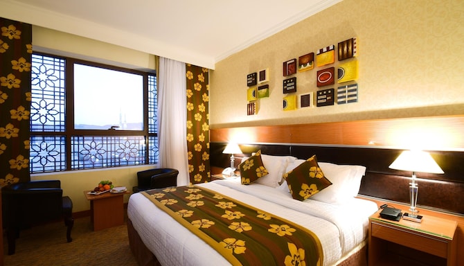GOLDEN TULIP AL ANSAR - King Bed