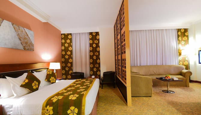 GOLDEN TULIP AL ANSAR - Joinur Suite