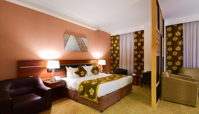 GOLDEN TULIP AL ANSAR - Joinur Suite