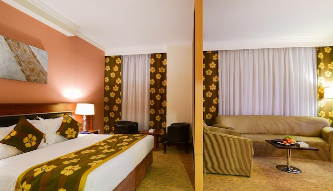 GOLDEN TULIP AL ANSAR - Joinur Suite