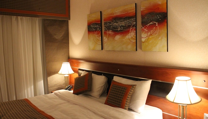 Golden Tulip Al Shakreen - IMG