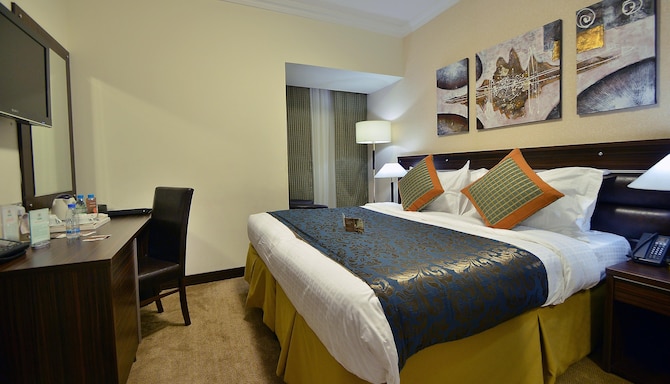 Golden Tulip Al Shakreen - Guest room