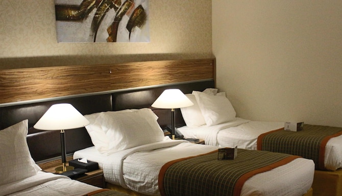 Golden Tulip Al Shakreen - IMG
