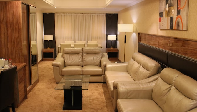 Golden Tulip Al Shakreen - IMG