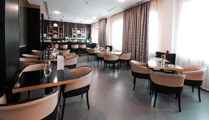 Golden Tulip Alexandre Constantine - Golden Tulip
